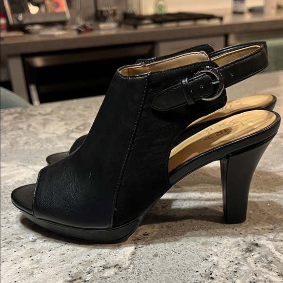 NWOB Naturalizer Elegant Black Leather and Black Suede Women's Slingback Heels - Picture 5 of 8